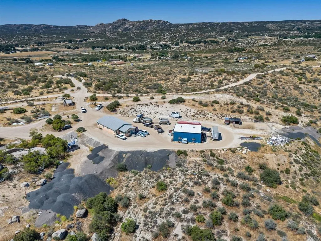 https://cdn.realtyfeed.com/cdn/127/306716550/8fa846dd45b94b0e3f4685ee26f97a4a.webp