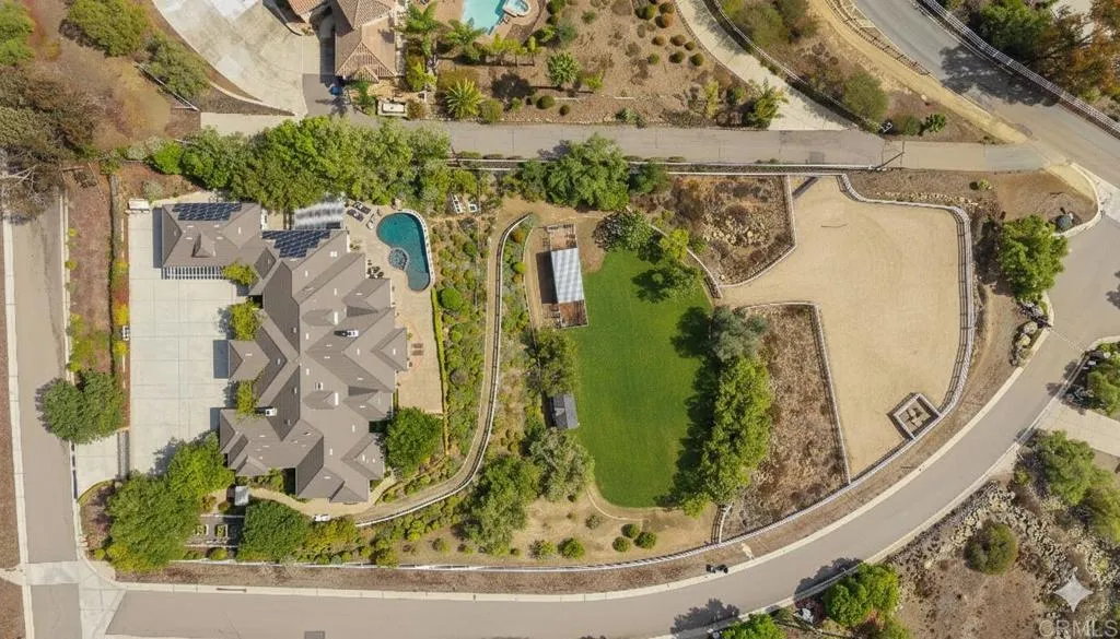 https://cdn.realtyfeed.com/cdn/127/306716600/b4f7b7b455ff4d1ca1ddff66512e2e98.webp