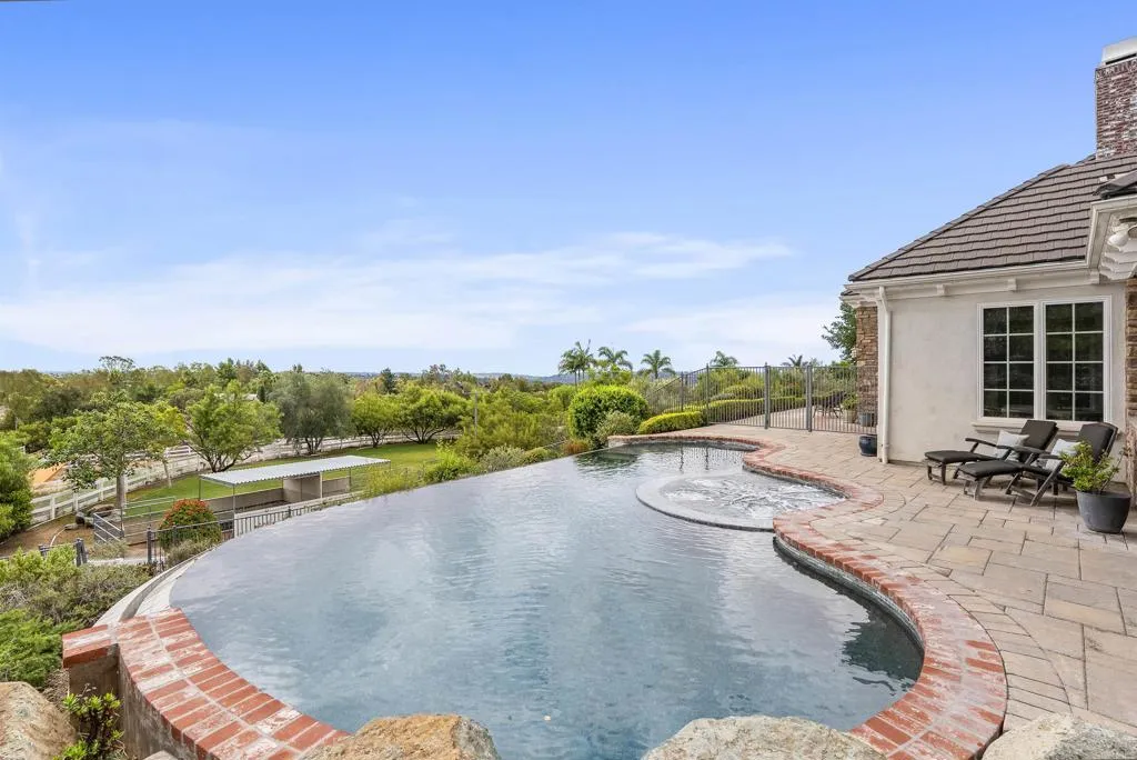 https://cdn.realtyfeed.com/cdn/127/306716600/dd111bdad96af1d34cf5a1ffbbdd4073.webp
