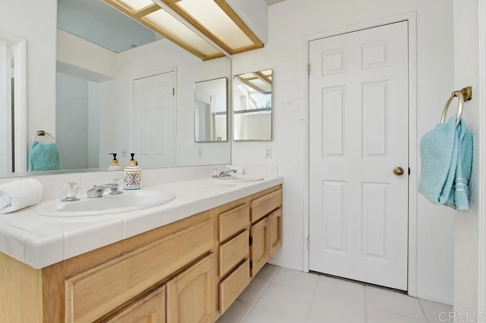 https://cdn.realtyfeed.com/cdn/127/306716604/59ef7d66d7abc44fe3b07b36a052bf82.webp