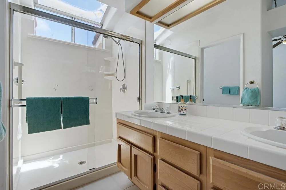 https://cdn.realtyfeed.com/cdn/127/306716604/c8c4f4b93d6dfed07f7179deb0ed6eba.webp