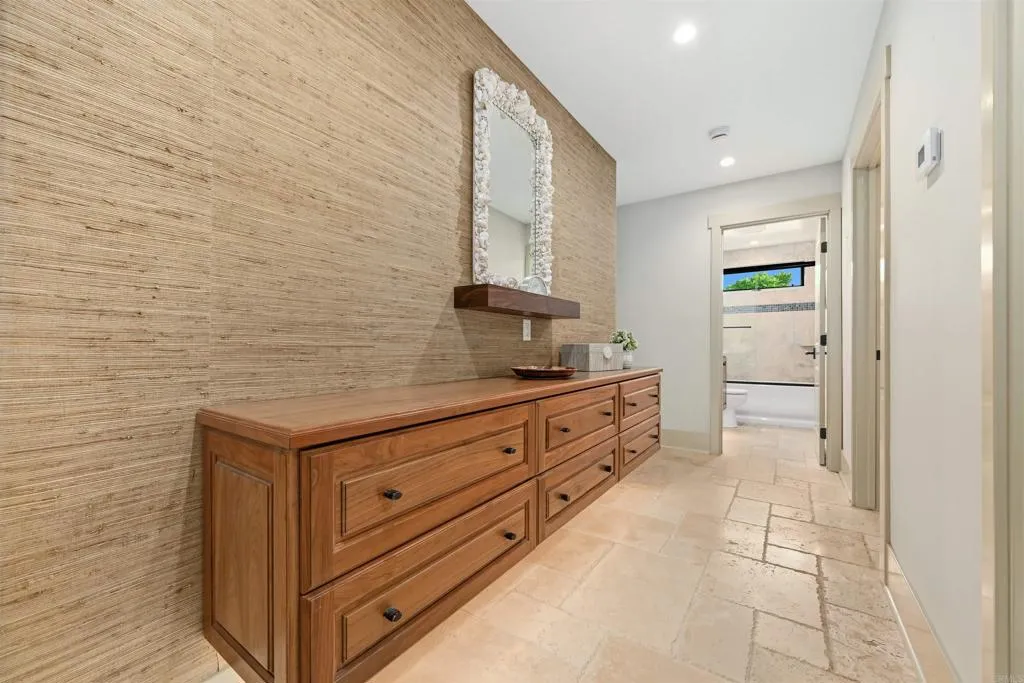 https://cdn.realtyfeed.com/cdn/127/306716615/726081309b23c56ec52bdf54c62f7c79.webp
