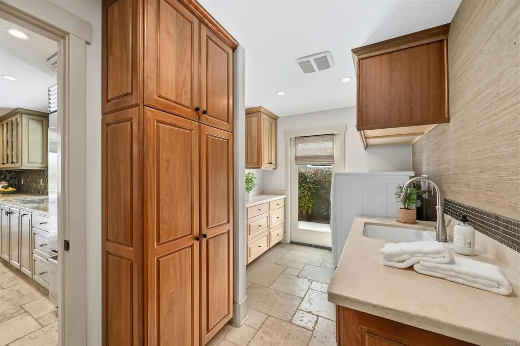https://cdn.realtyfeed.com/cdn/127/306716615/ae23039817ac3dc80057a92bd1f88639.webp