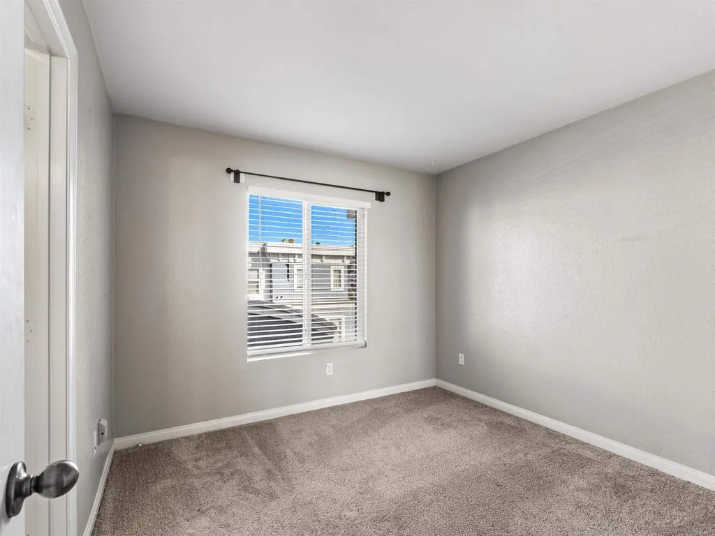 https://cdn.realtyfeed.com/cdn/127/306716616/a47077cf281c49321b83d92b94cb9cdf.webp