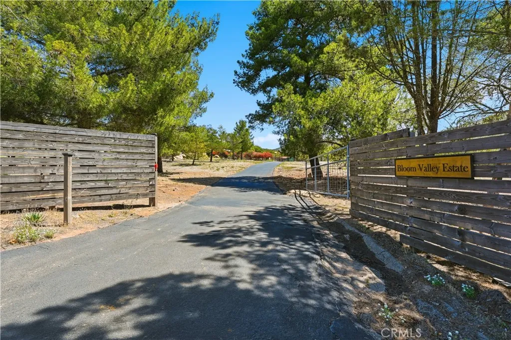 https://cdn.realtyfeed.com/cdn/127/306716650/3b66813394a69456a3fa36e4da626b8d.webp