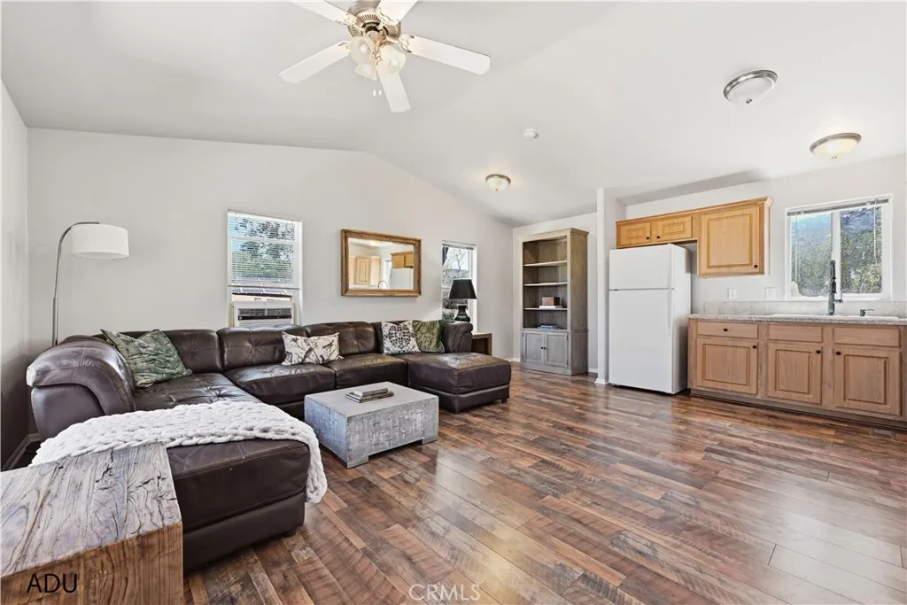 https://cdn.realtyfeed.com/cdn/127/306716650/65bcd7d21c9f37bb353c044ace3e3bd0.webp
