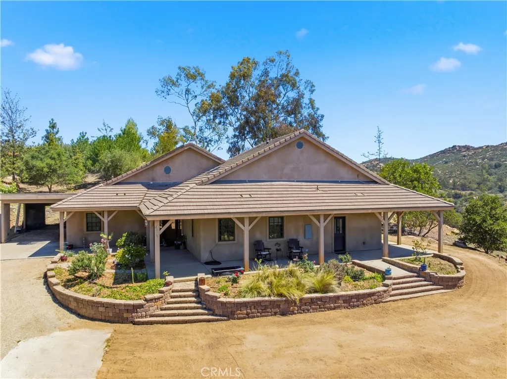 https://cdn.realtyfeed.com/cdn/127/306716650/94bb8043dcdc7a4f82e70ef7d19bbbe0.webp