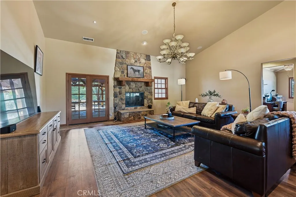 https://cdn.realtyfeed.com/cdn/127/306716650/bc5f7456f628d0f2023bcf8197b65d5d.webp