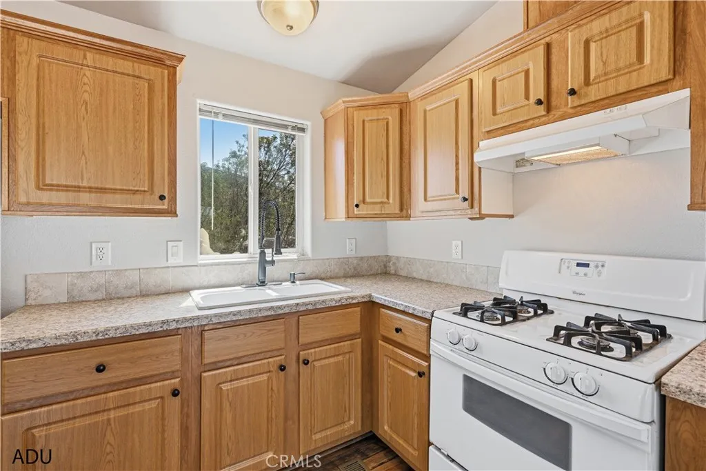 https://cdn.realtyfeed.com/cdn/127/306716650/c24fce99fd00826f2d0cee7295479a5d.webp