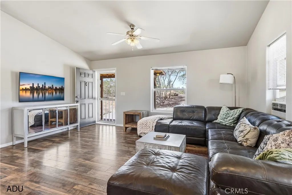 https://cdn.realtyfeed.com/cdn/127/306716650/cbd2fa1f46e3c1bba4a2bac2574b183c.webp