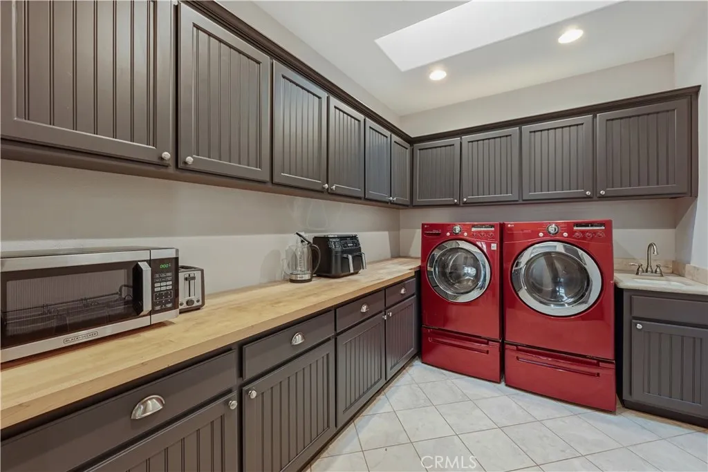 https://cdn.realtyfeed.com/cdn/127/306716650/e3a274c69d6c7fcb078bfa1fd058593f.webp