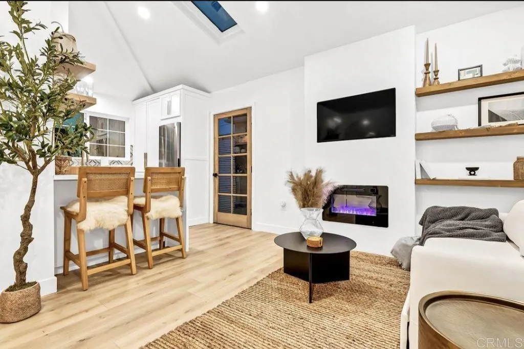 https://cdn.realtyfeed.com/cdn/127/306716667/92997227fddb015547d31e3e944cf5d7.webp