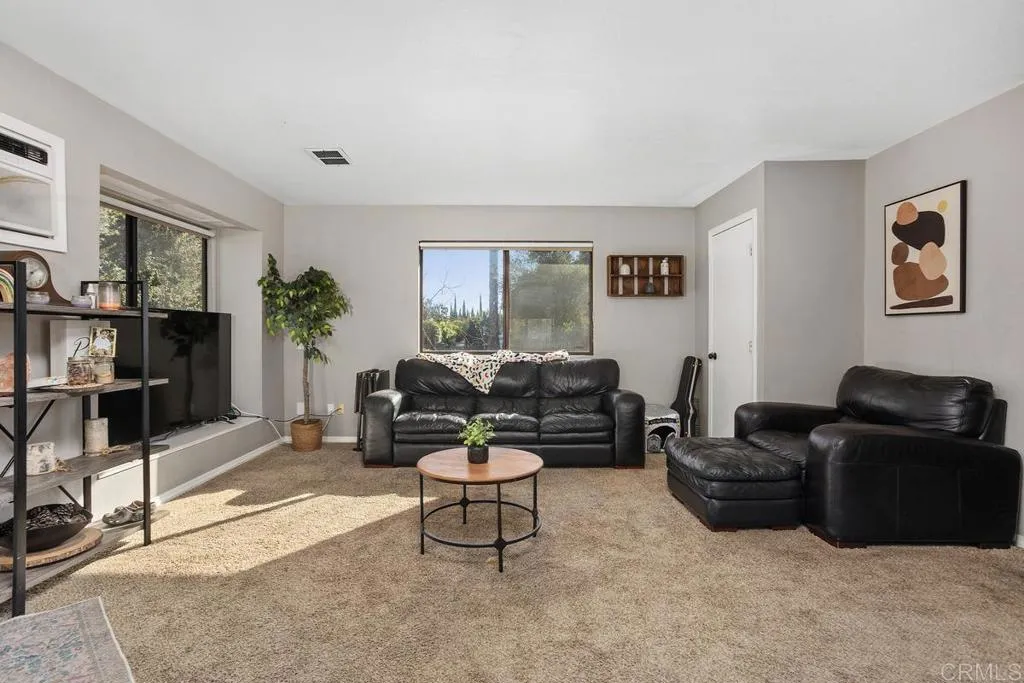 https://cdn.realtyfeed.com/cdn/127/306716768/d468b453fbf84f8694263d350cff0a7a.webp