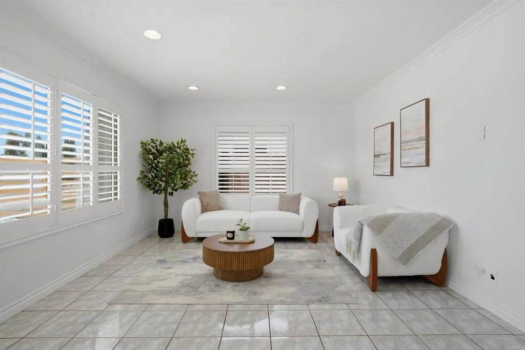 https://cdn.realtyfeed.com/cdn/127/306716796/8b19f71a3f7fd9b014f9eec01fe388fc.webp