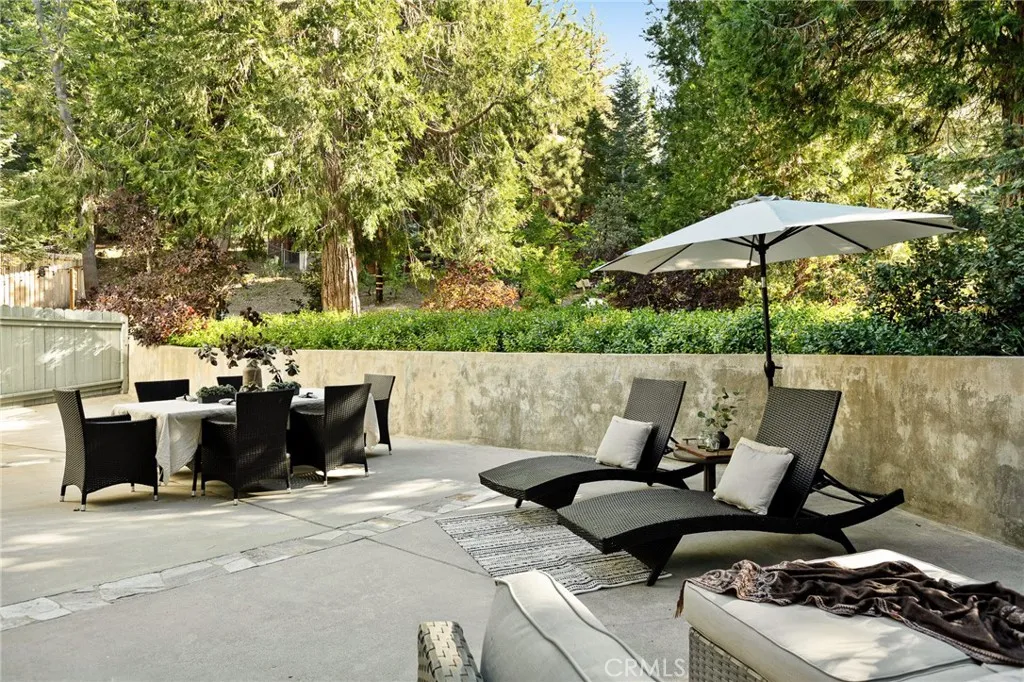 26385 Walnut Hills Drive, Lake Arrowhead, CA 92352 - Photo 5 of 50, Lake Arrowhead, CA