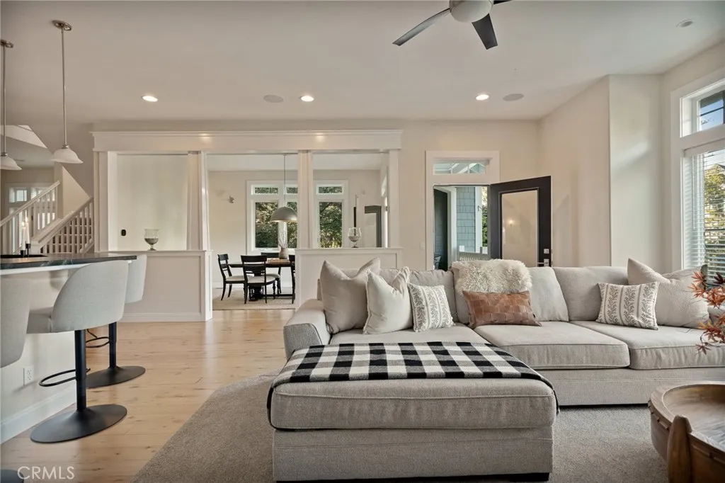 26385 Walnut Hills Drive, Lake Arrowhead, CA 92352 - Photo 4 of 50, Lake Arrowhead, CA