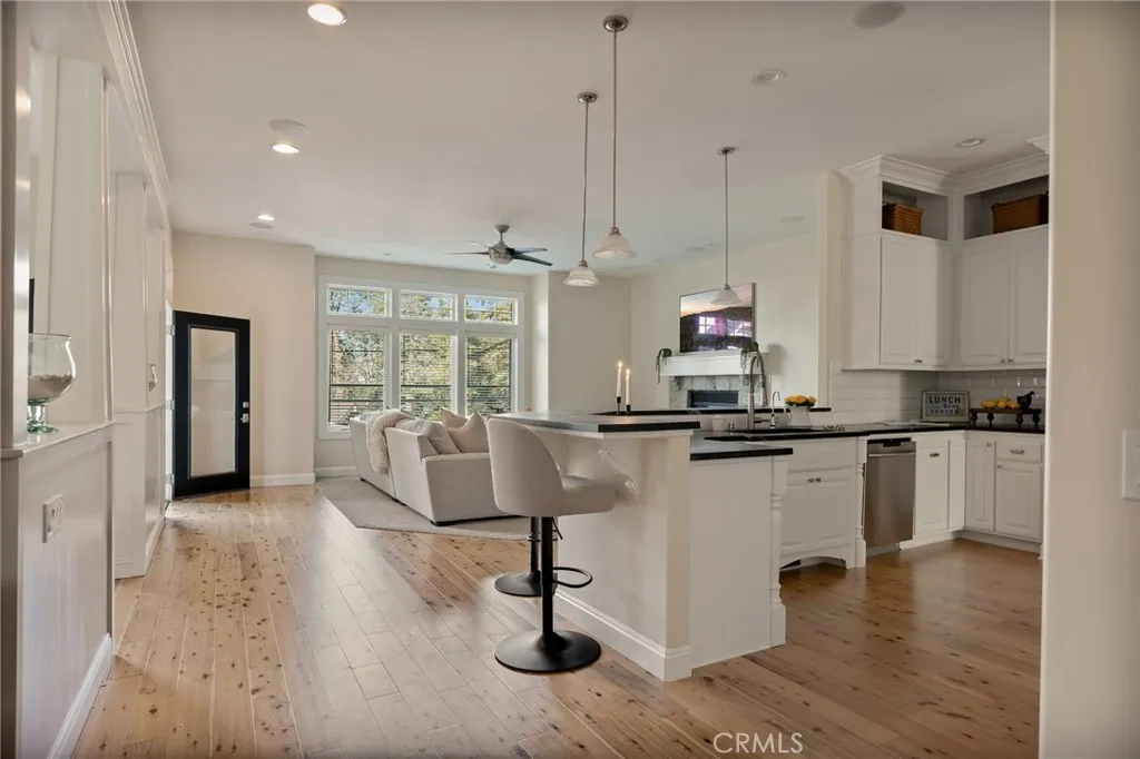 26385 Walnut Hills Drive, Lake Arrowhead, CA 92352 - Photo 3 of 50, Lake Arrowhead, CA
