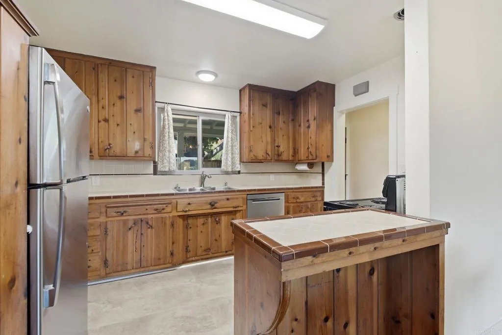 https://cdn.realtyfeed.com/cdn/127/306716822/1b3dc15e5c7cb029db7d337d9aaa47c5.webp