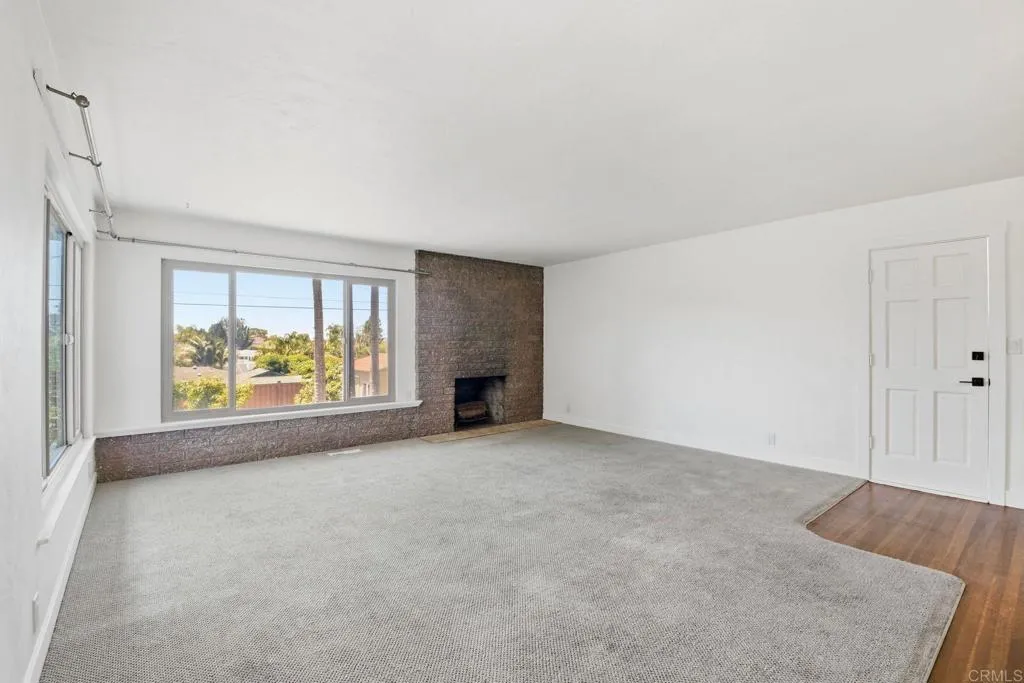 https://cdn.realtyfeed.com/cdn/127/306716822/6584c2e08ba499b05e2373d0ad8ec4c8.webp