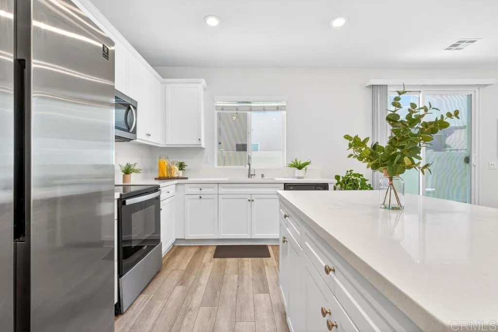https://cdn.realtyfeed.com/cdn/127/306716827/23ca01f598dddb4fa4c26ffeb195a330.webp