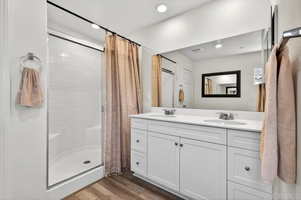 https://cdn.realtyfeed.com/cdn/127/306716827/4e8935b5a9d05e7ab54be209350980c3.webp