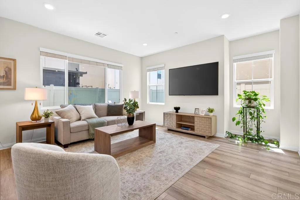 https://cdn.realtyfeed.com/cdn/127/306716827/ce1e5bd37bd240e59f6e4c29db481478.webp
