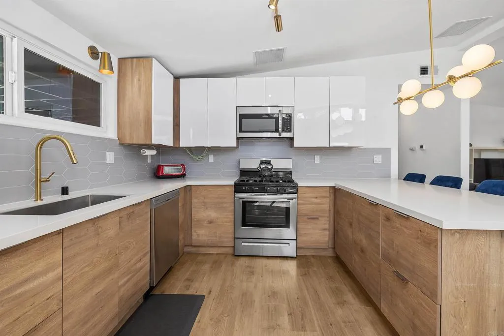 https://cdn.realtyfeed.com/cdn/127/306716828/9a42e4c30f373759c1cae19232551ee5.webp