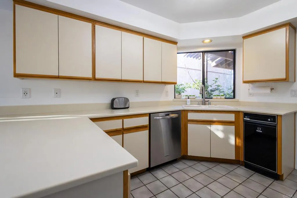 https://cdn.realtyfeed.com/cdn/127/306716916/54d2dd25948d98ca22f53fdcb8d6d49e.webp