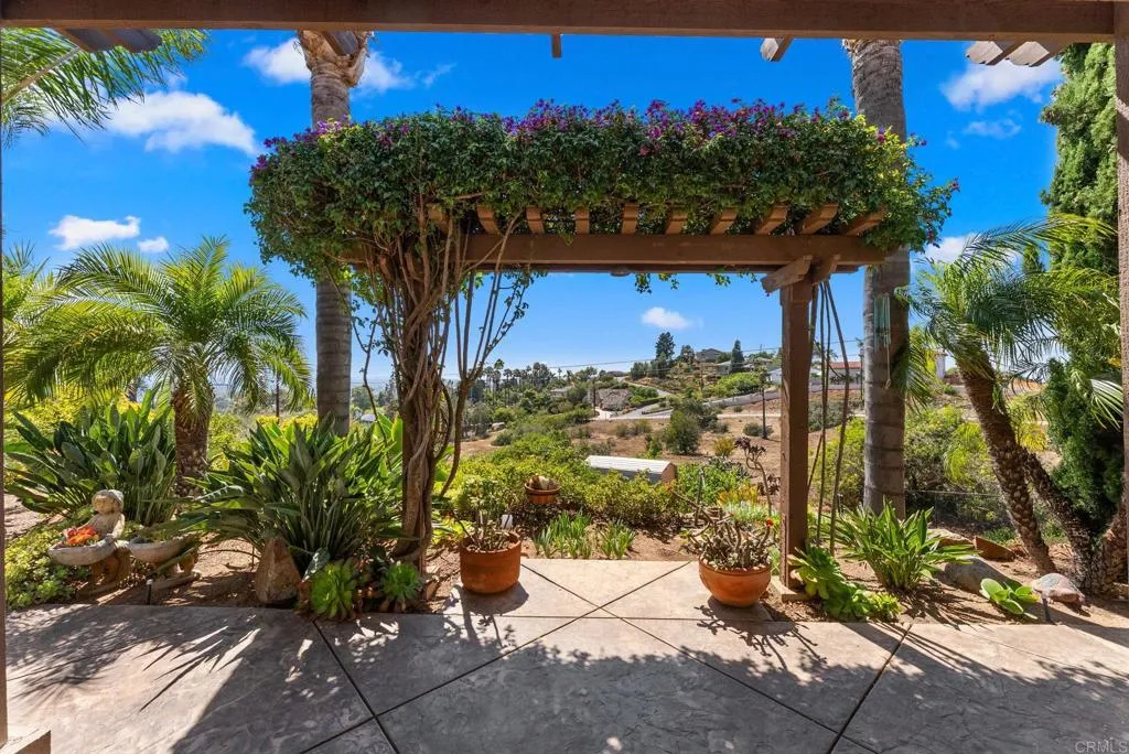 https://cdn.realtyfeed.com/cdn/127/306716974/18cf0612accd1a1f2eb0e7792be57e85.webp