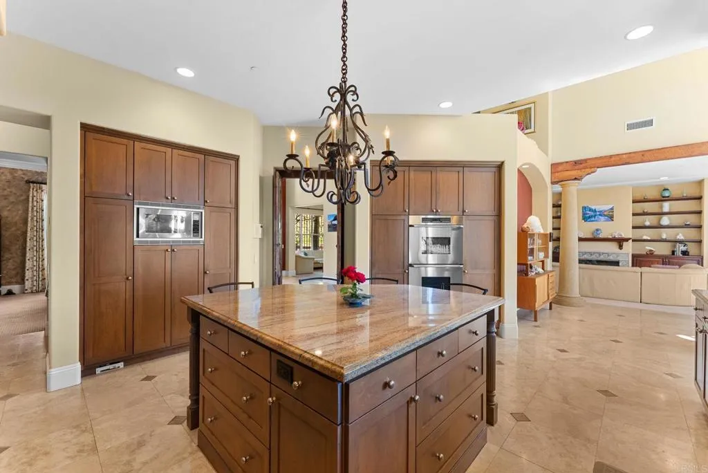https://cdn.realtyfeed.com/cdn/127/306716974/e7b72eda60490c22c056d490da92ad4e.webp