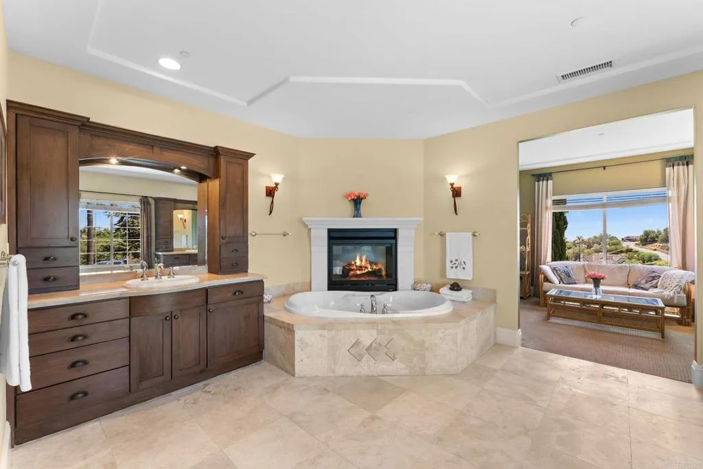 https://cdn.realtyfeed.com/cdn/127/306716974/f012dcabb8a80a91cacbe1cfac99a45f.webp