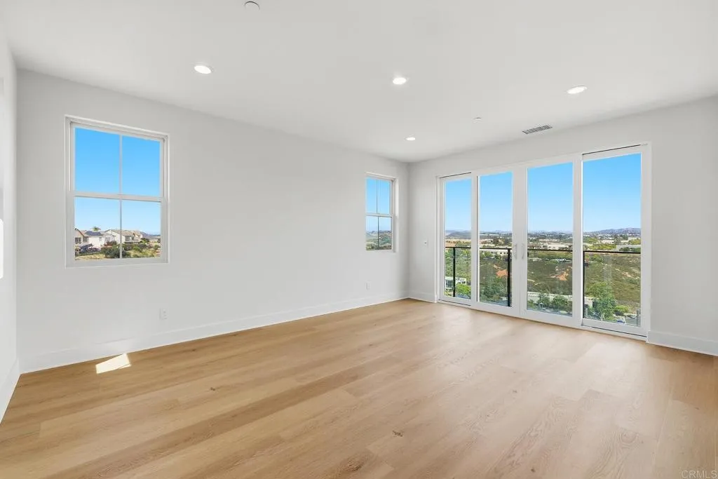 https://cdn.realtyfeed.com/cdn/127/306717009/0c66767f3bccfd4bf7df18accba234f9.webp