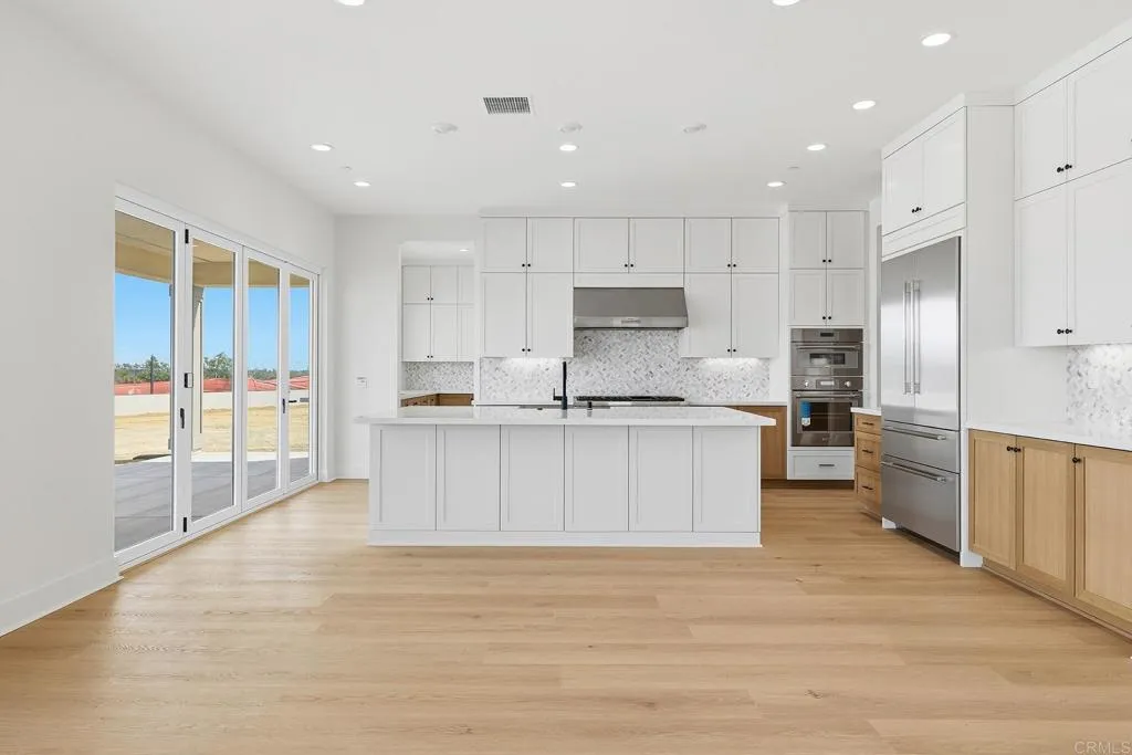 https://cdn.realtyfeed.com/cdn/127/306717009/7ded8d0b28489bc3620c40983addc9b2.webp