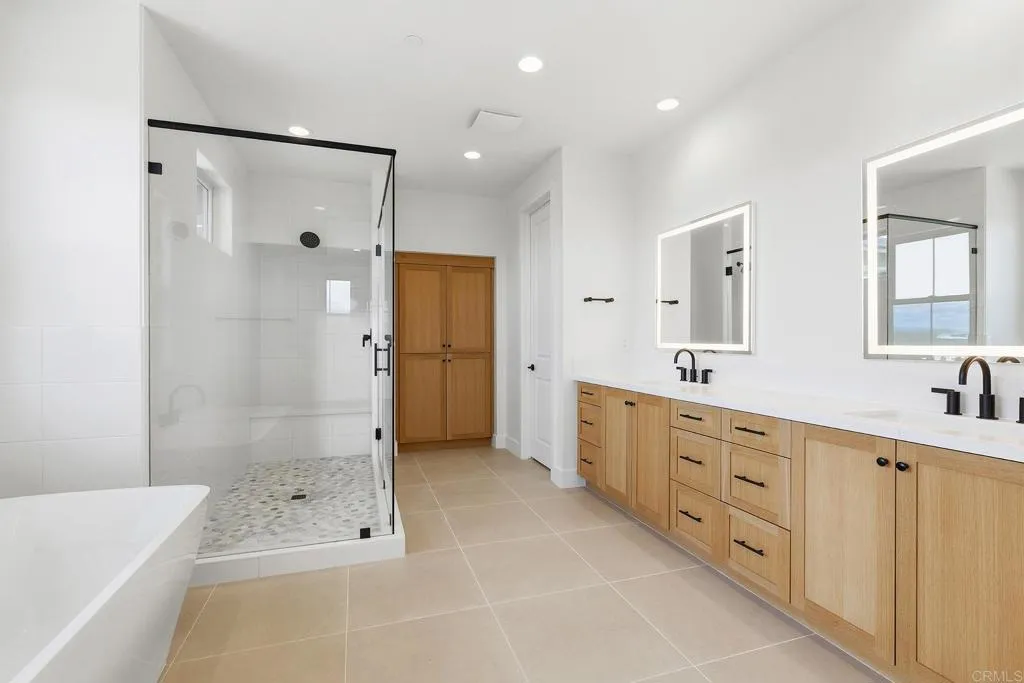 https://cdn.realtyfeed.com/cdn/127/306717009/9bb47469d3eaf1760525652ea24befa7.webp