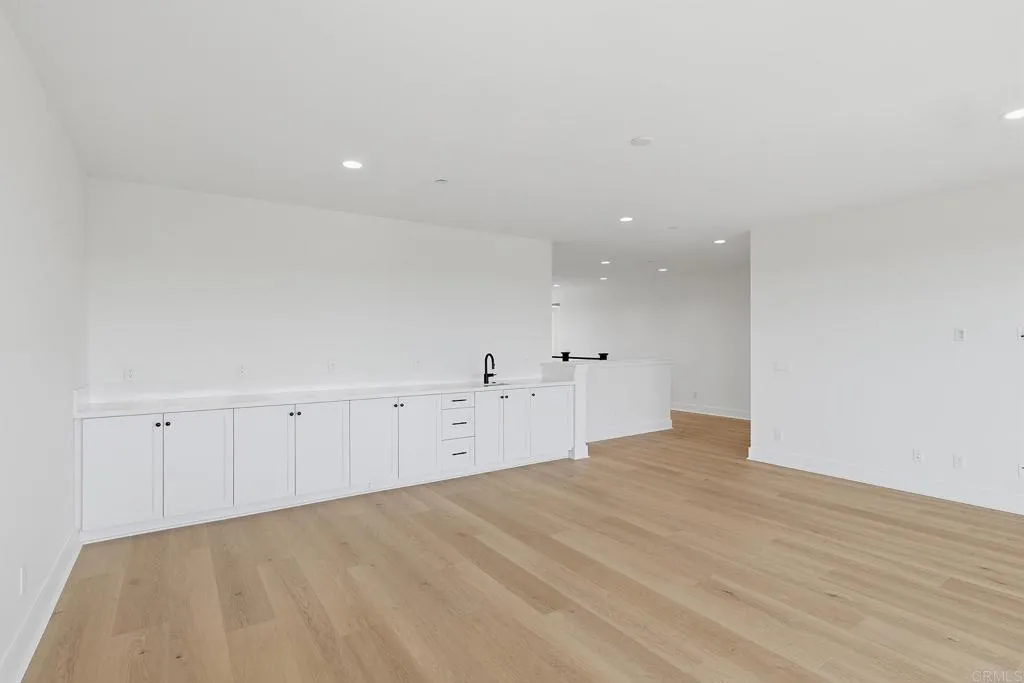 https://cdn.realtyfeed.com/cdn/127/306717009/ea43a660ca4198aed60ae0ad34871cb9.webp