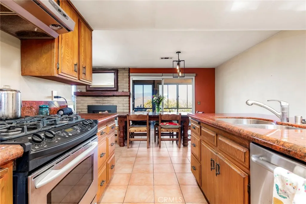 https://cdn.realtyfeed.com/cdn/127/306717173/46cc2439fcaafe0f2dd85e3dac0fe40d.webp