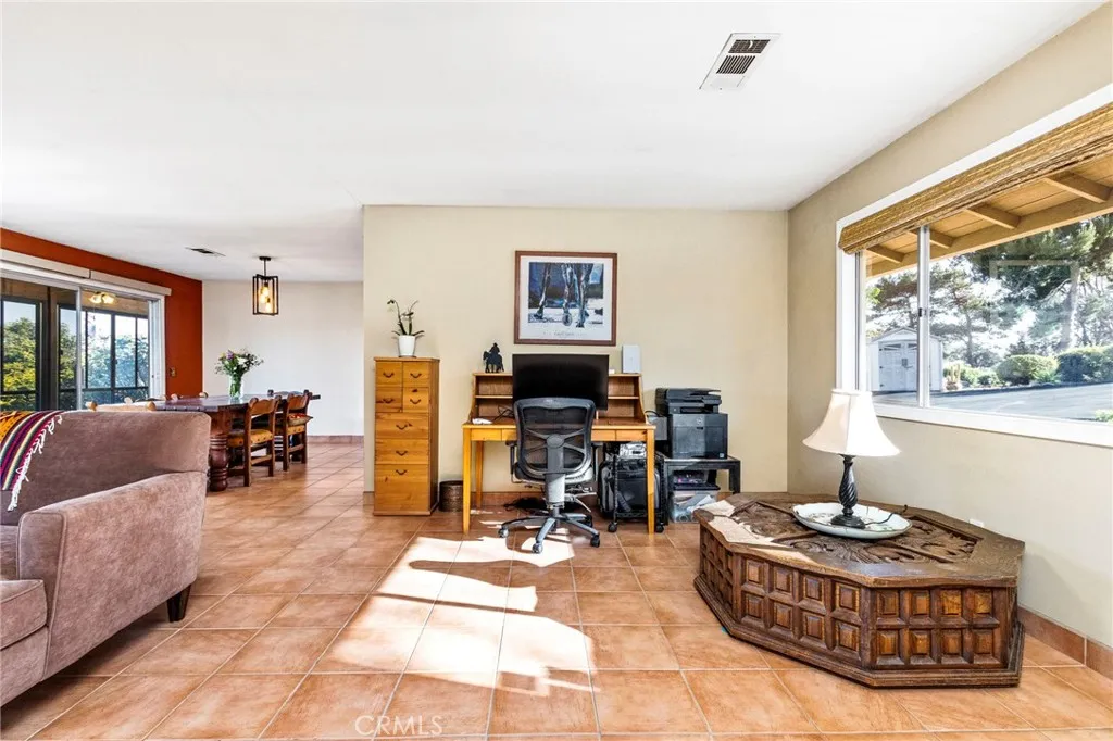 https://cdn.realtyfeed.com/cdn/127/306717173/68c7a421da660cff53419a392bea8a9d.webp