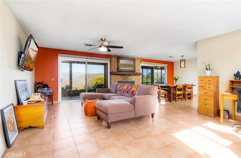 https://cdn.realtyfeed.com/cdn/127/306717173/74c2e2af09a779b04ca77c1e92f77d4a.webp