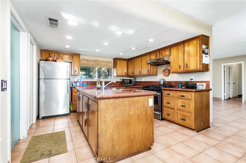 https://cdn.realtyfeed.com/cdn/127/306717173/a288531f78386724eb8b808288c28458.webp