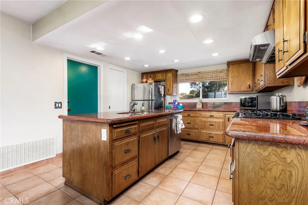 https://cdn.realtyfeed.com/cdn/127/306717173/b5c52d3a1014219e64e6063b8e181bfb.webp