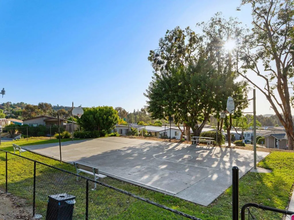 https://cdn.realtyfeed.com/cdn/127/306717245/773fbecaff2cdafe3bb6e0eebbc5f9d3.webp