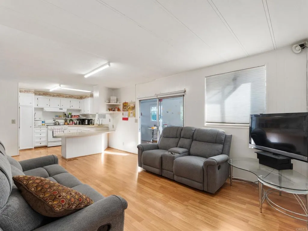 https://cdn.realtyfeed.com/cdn/127/306717245/a3e637eda326cf107b8c201aa42f2942.webp