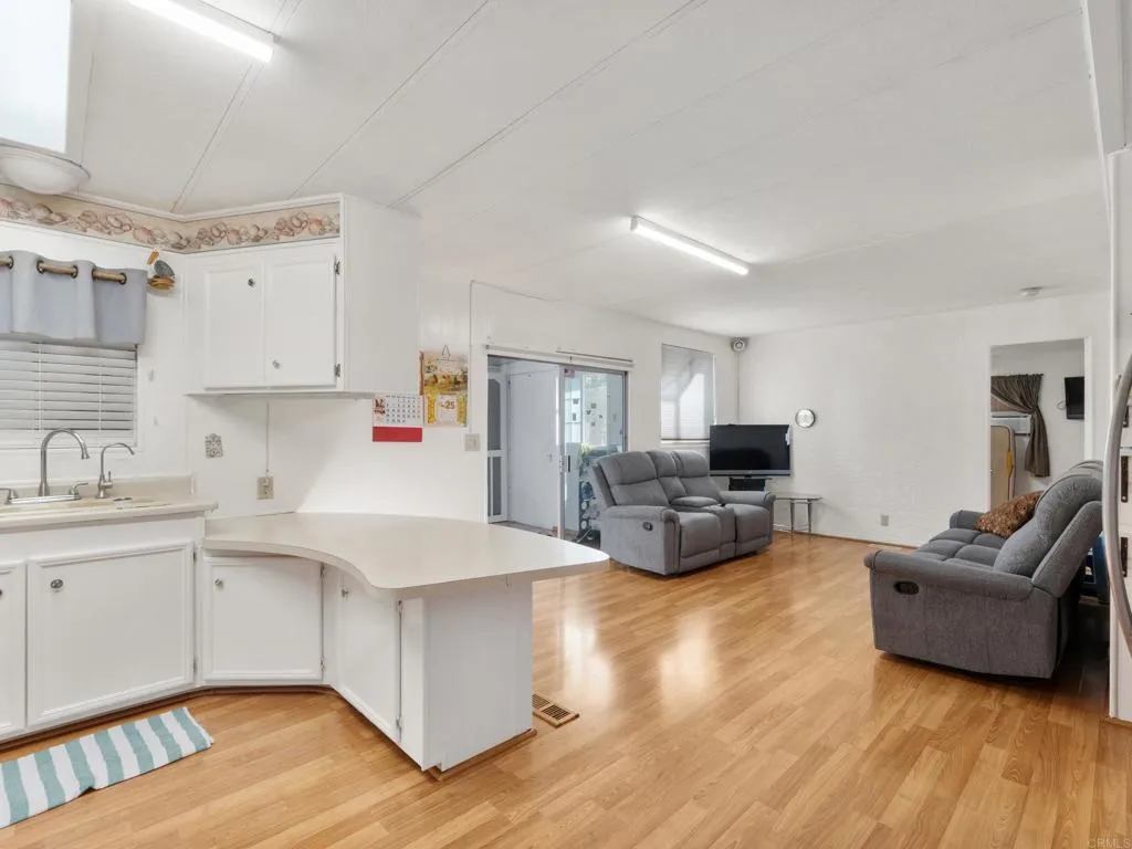 https://cdn.realtyfeed.com/cdn/127/306717245/b192da5f6013bf5f6328361a8c53481f.webp