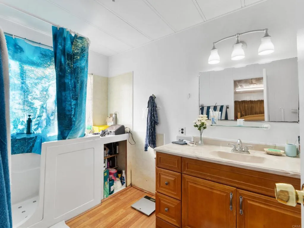 https://cdn.realtyfeed.com/cdn/127/306717245/b9594d3ba00bf53434bfb01a44c7c788.webp
