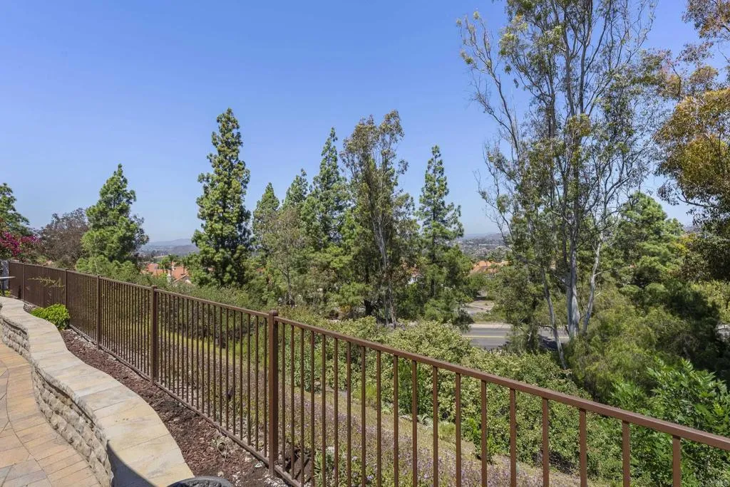 https://cdn.realtyfeed.com/cdn/127/306717389/90c3193fb71d533318941de31d4e0190.webp