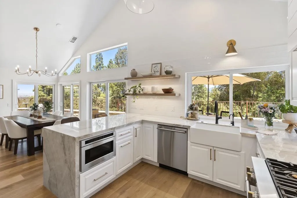 https://cdn.realtyfeed.com/cdn/127/306717389/eee6a61cd9a9c3e89ba593bc46f4dfb0.webp