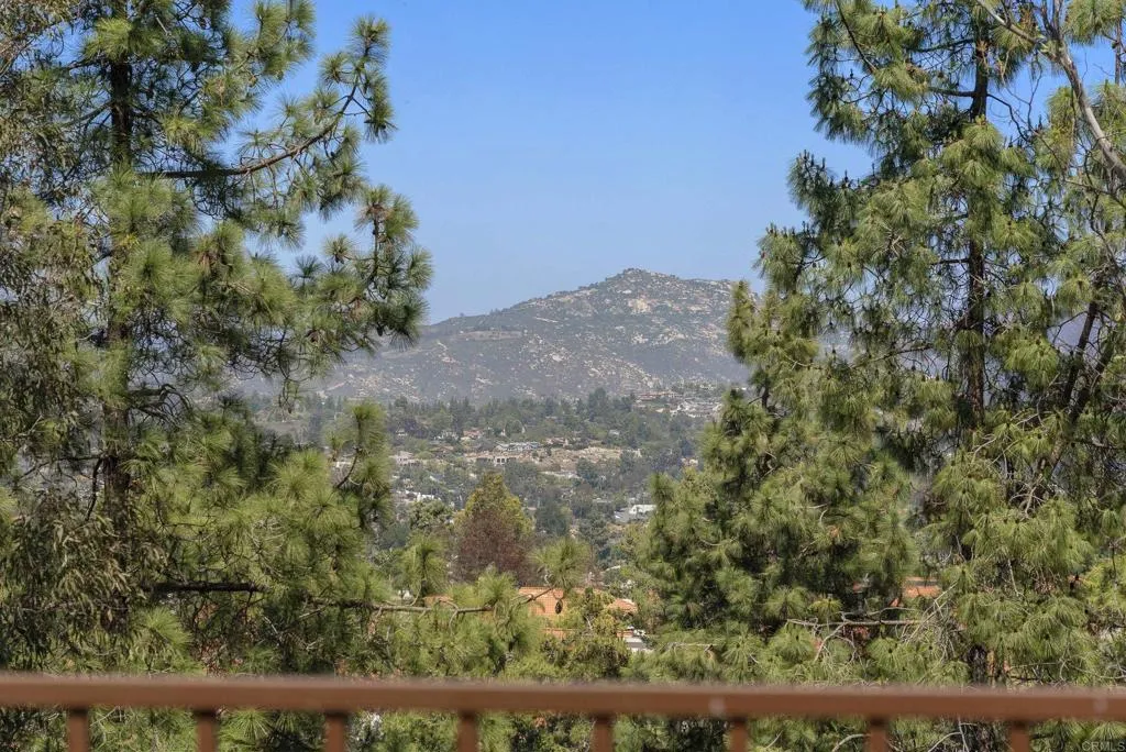 https://cdn.realtyfeed.com/cdn/127/306717389/ef44abd2914c62ee1766547d48a0900d.webp