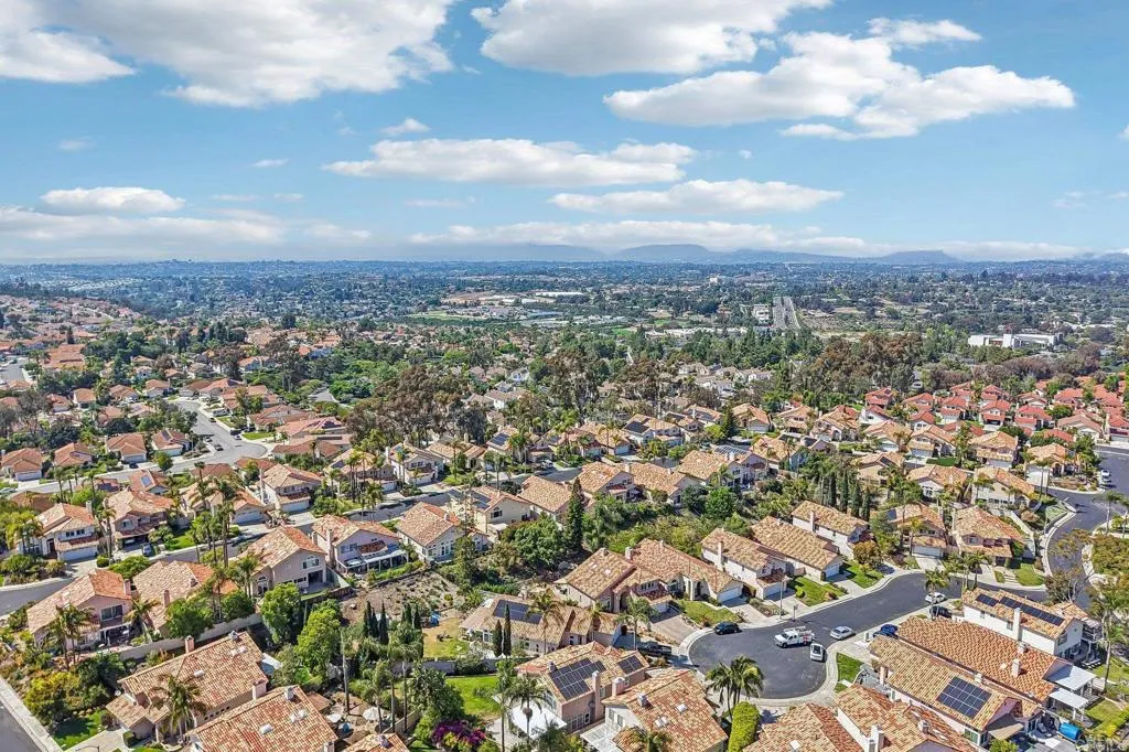 https://cdn.realtyfeed.com/cdn/127/306717416/23804d17633b6f068ece35f26a71ed77.webp