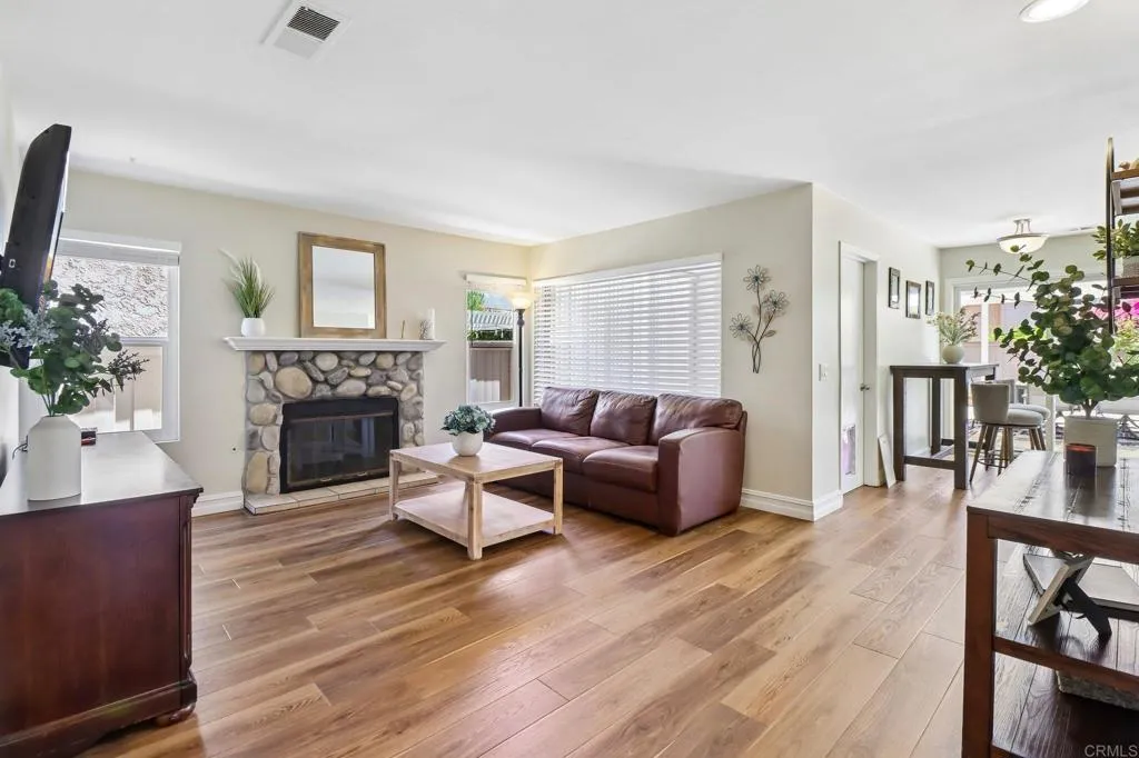 https://cdn.realtyfeed.com/cdn/127/306717416/ec9c504189d132c487ac6fbfb243a0bd.webp