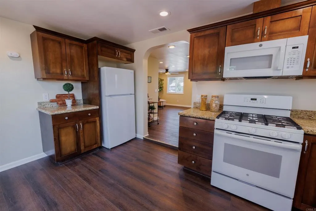 https://cdn.realtyfeed.com/cdn/127/306717463/438b9d7956ae1d9bc2c7cce644485f56.webp
